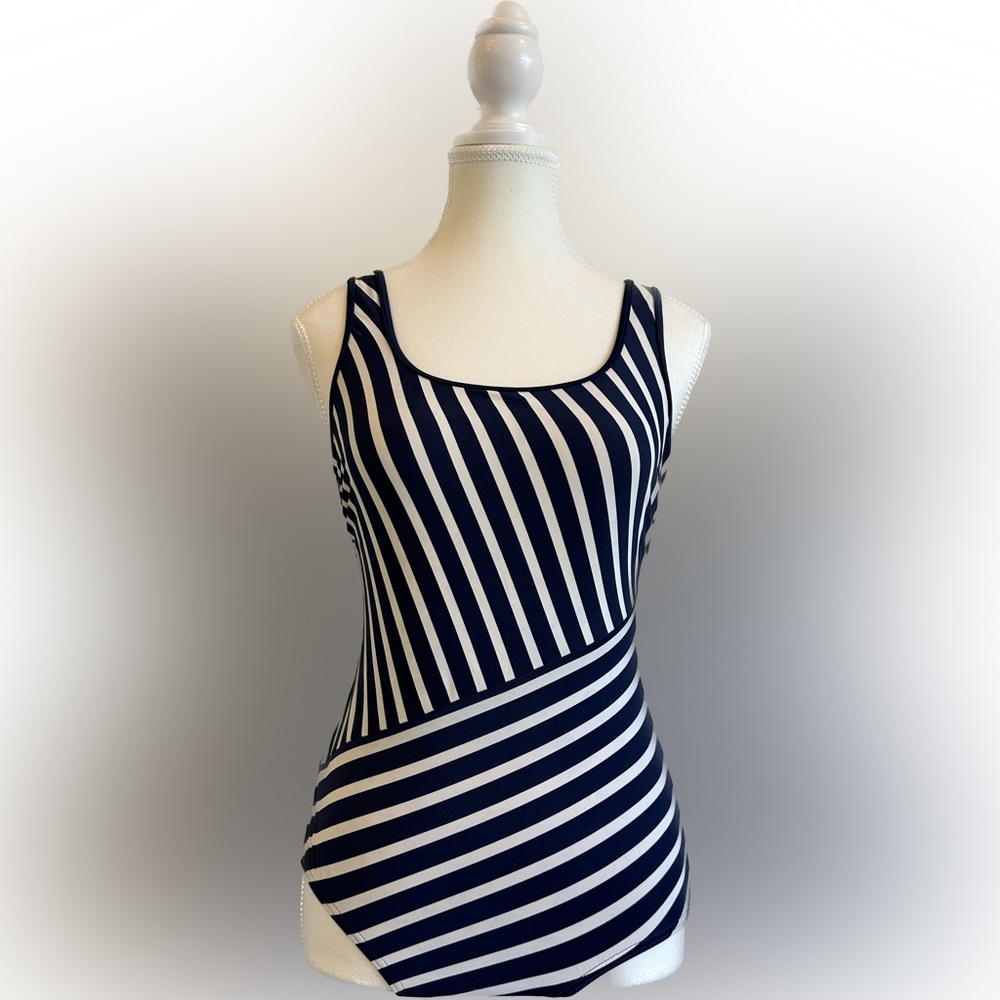 Land’s End navy blue / stripe one piece swimsuit. Size 4.